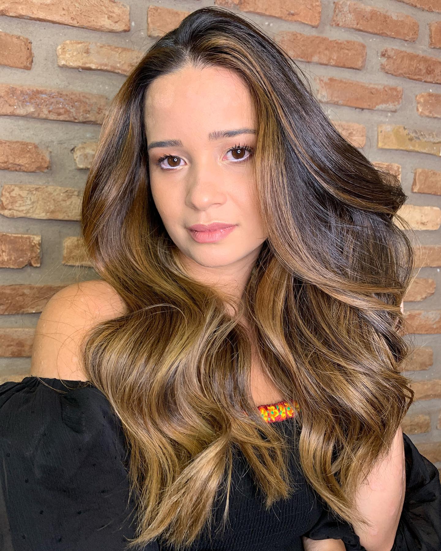 Morena Iluminada em Ituiutaba – Mechas no Carioca’s Hair Morena Iluminada em Ituiutaba – Mechas no Carioca’s Hair